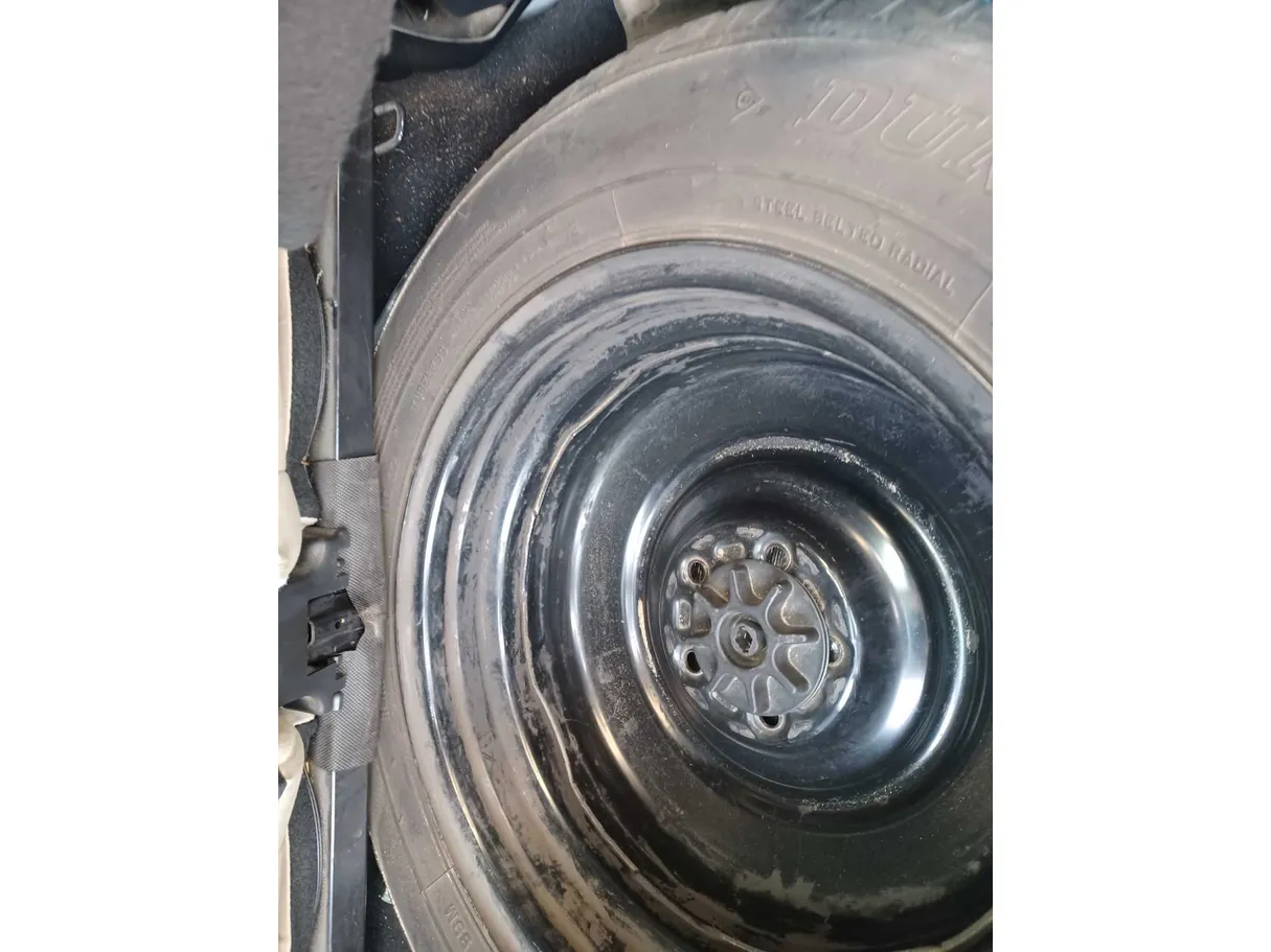 Car image 25
