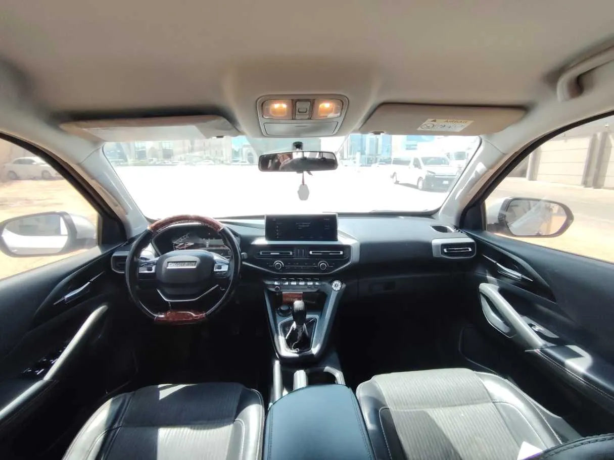 Car image 18