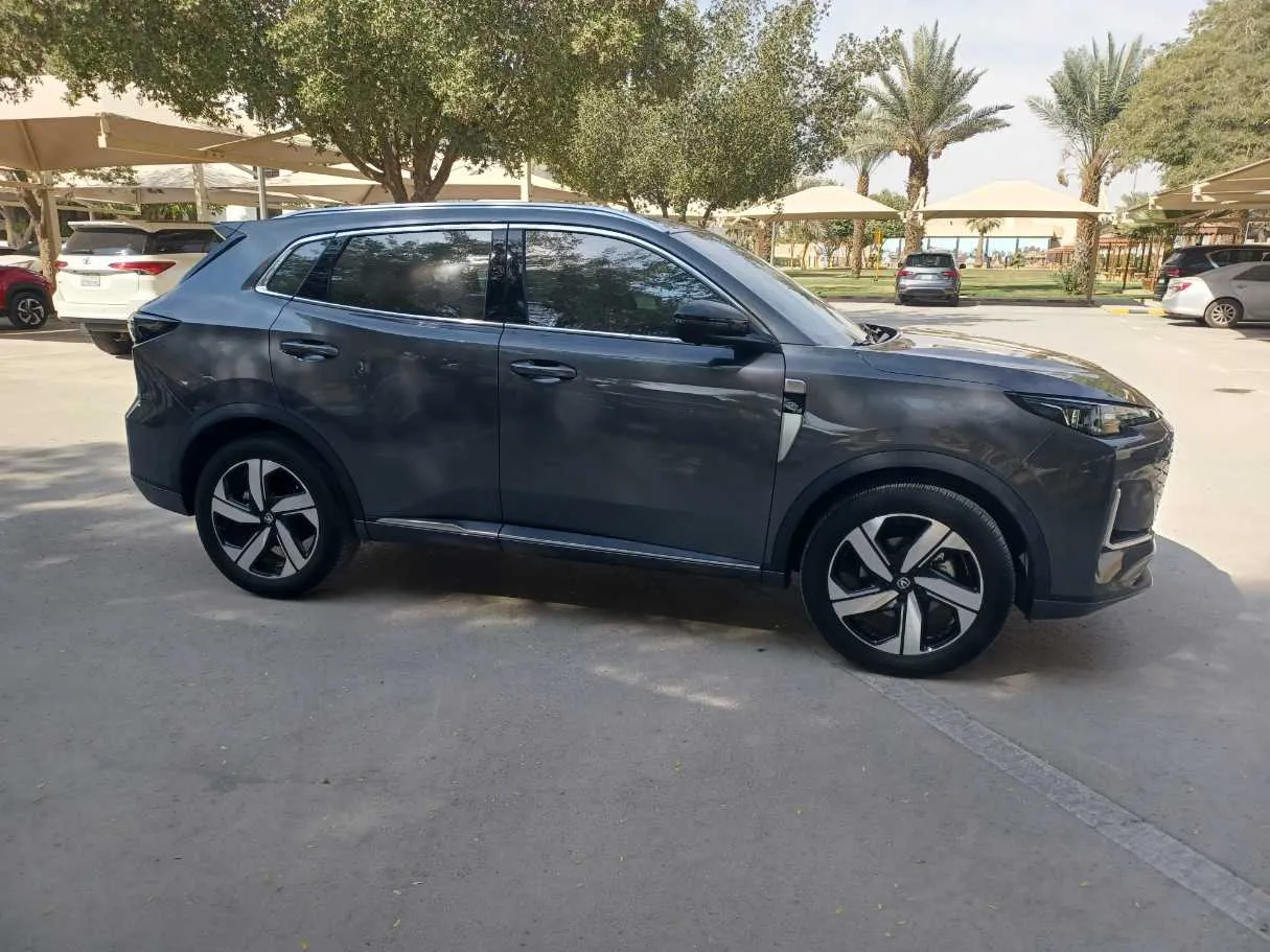Car image 4