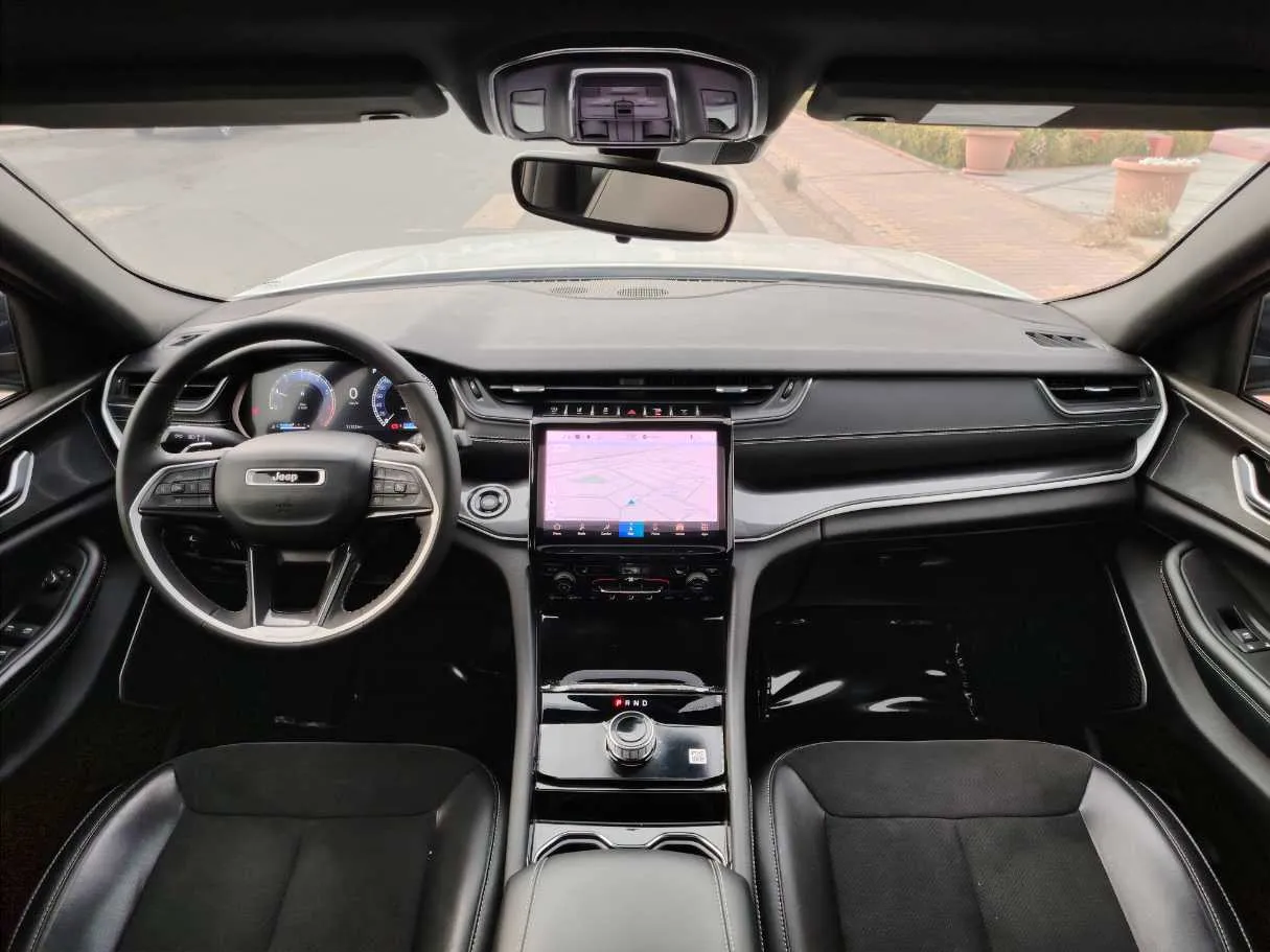 Car image 19