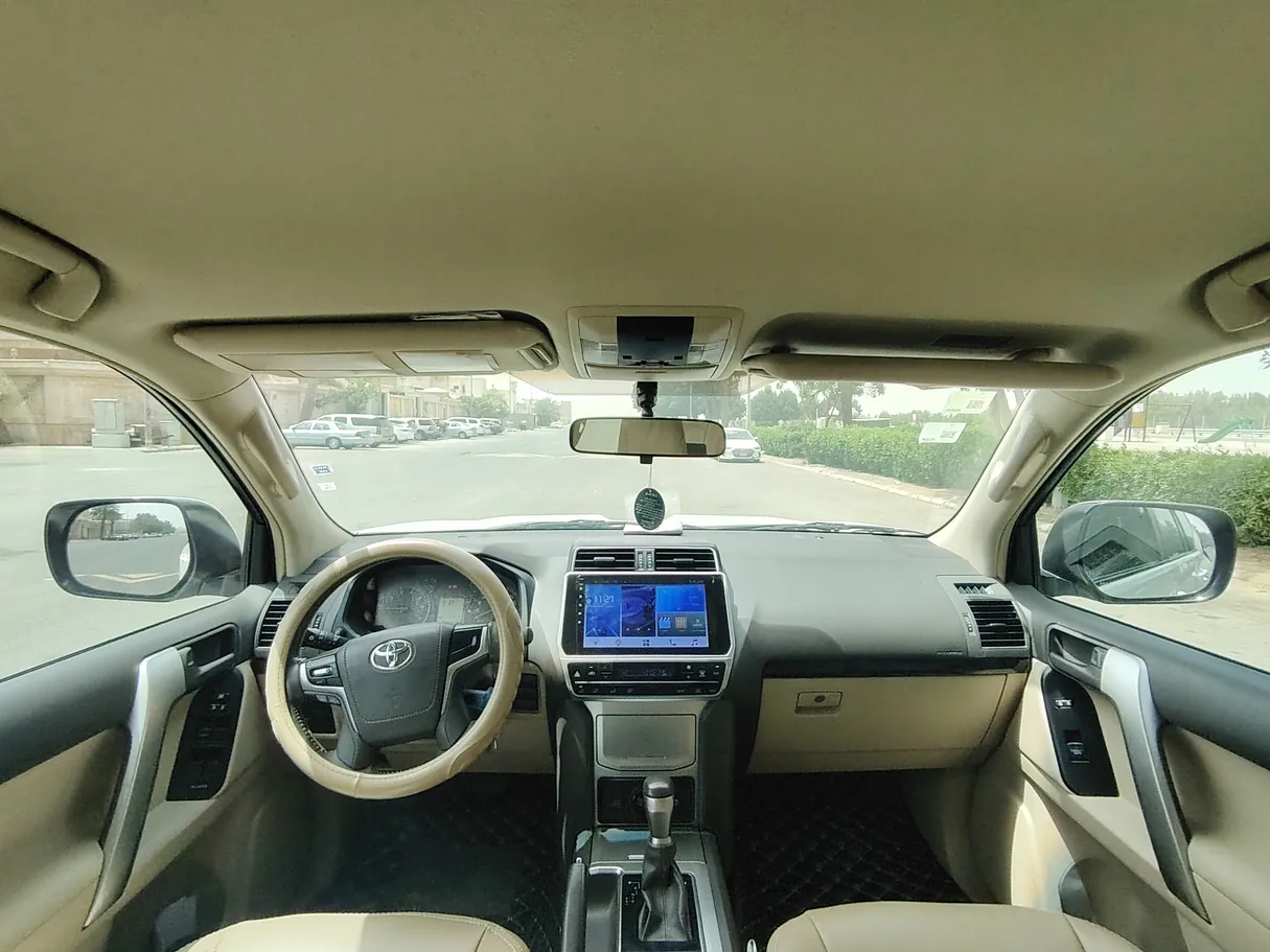 Car image 17
