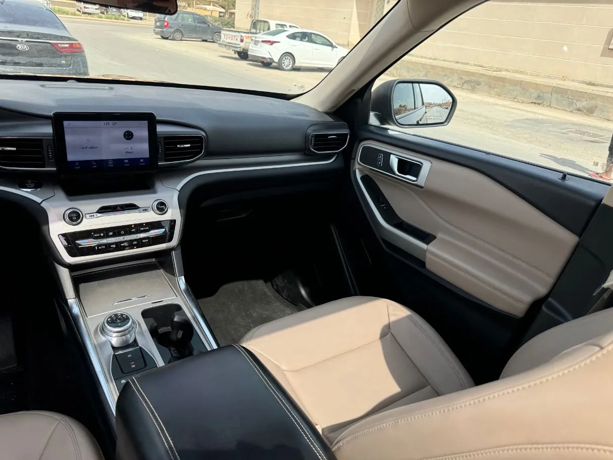Car image 27