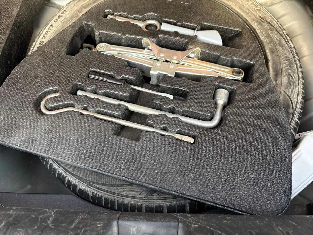 Car image 27