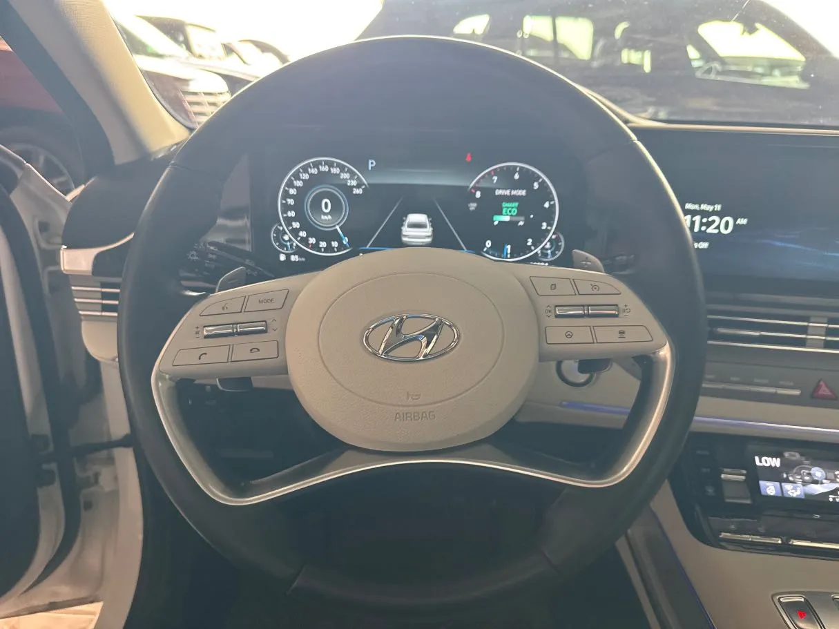 Car image 12