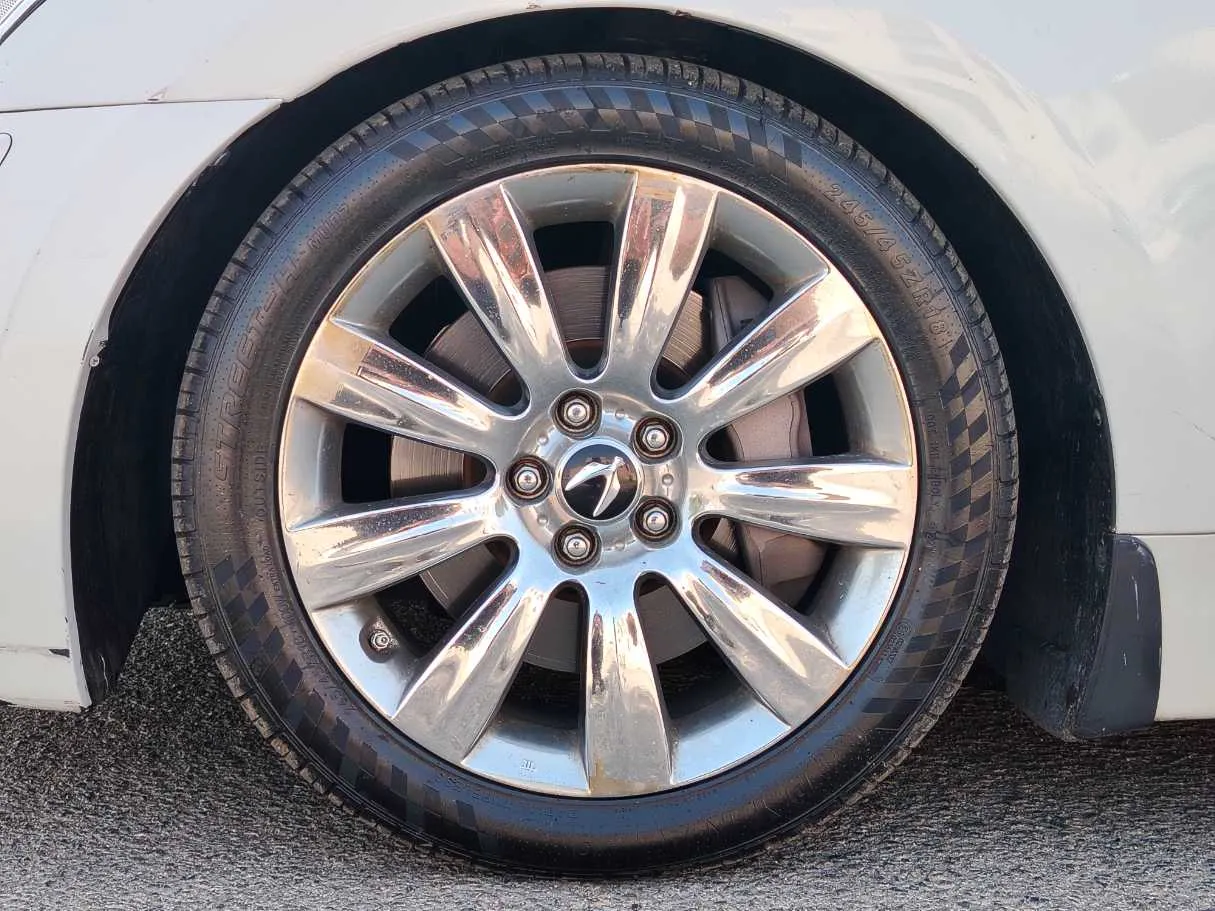 Car image 10