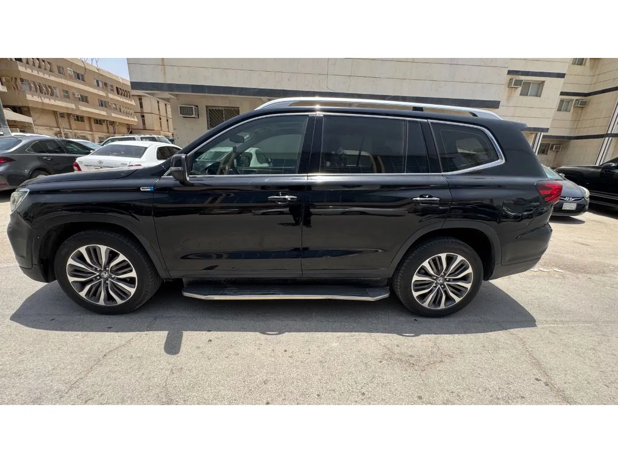 Car image 8