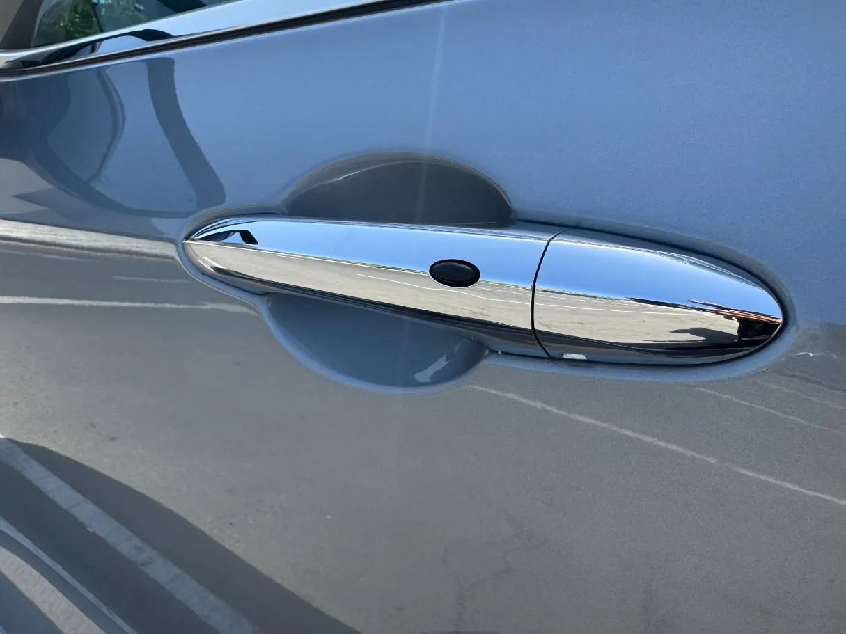 Car image 34