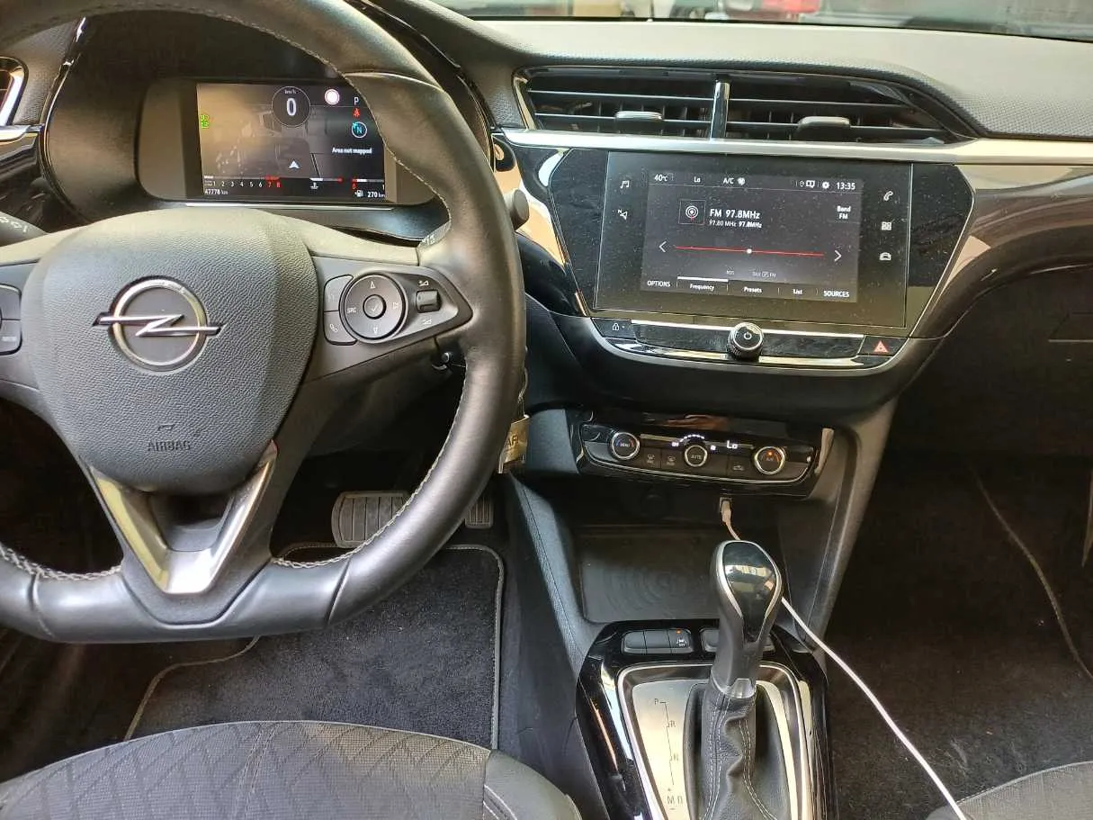 Car image 16