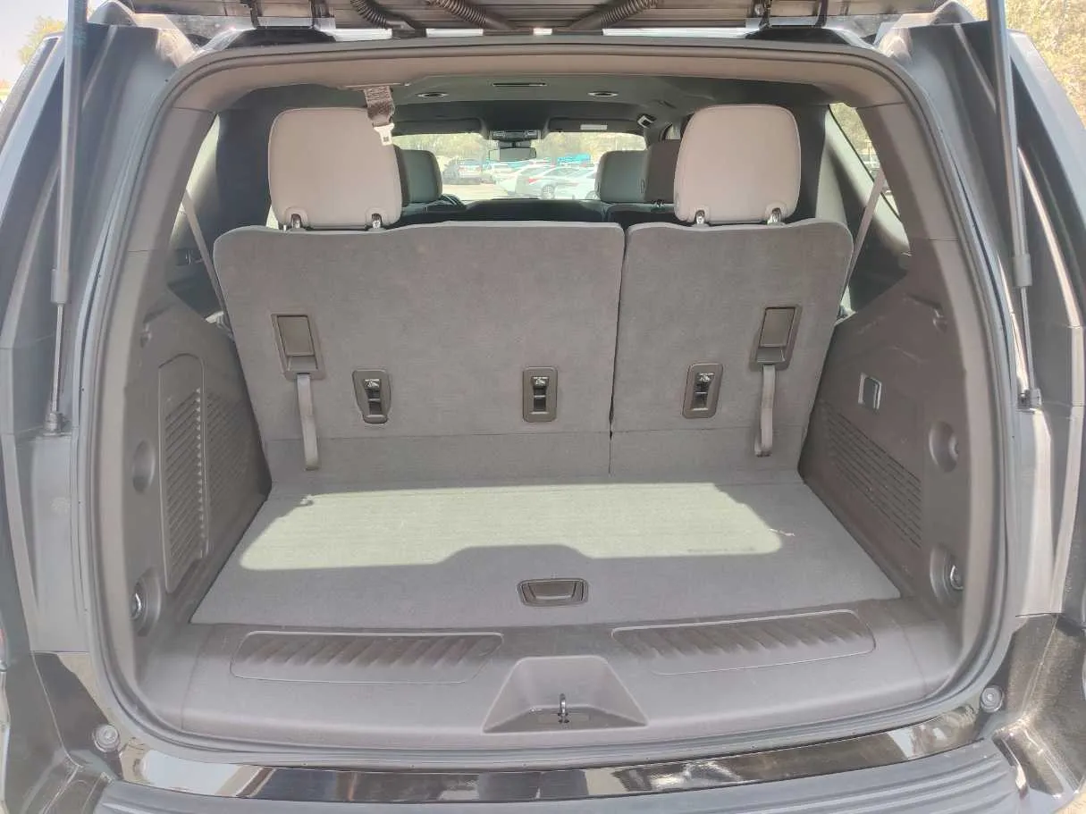 Car image 25