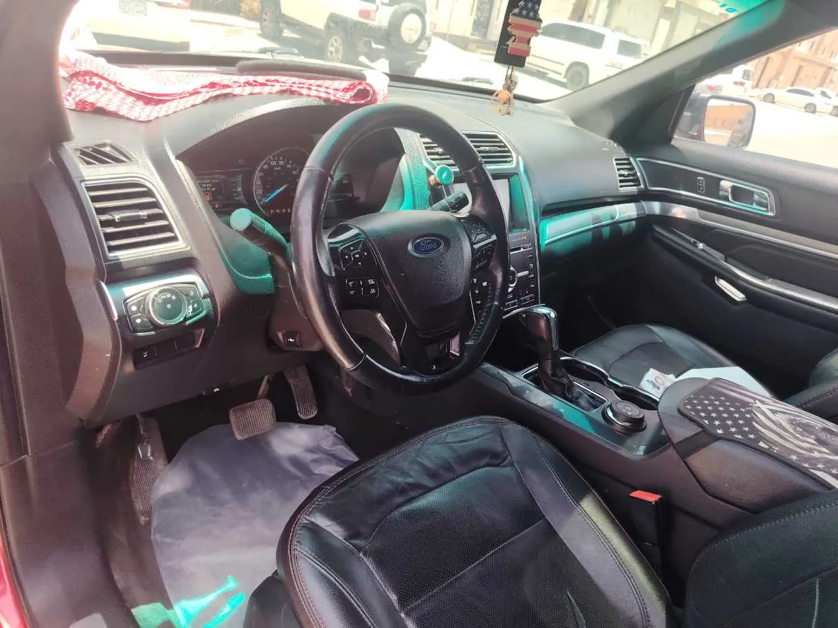 Car image 12