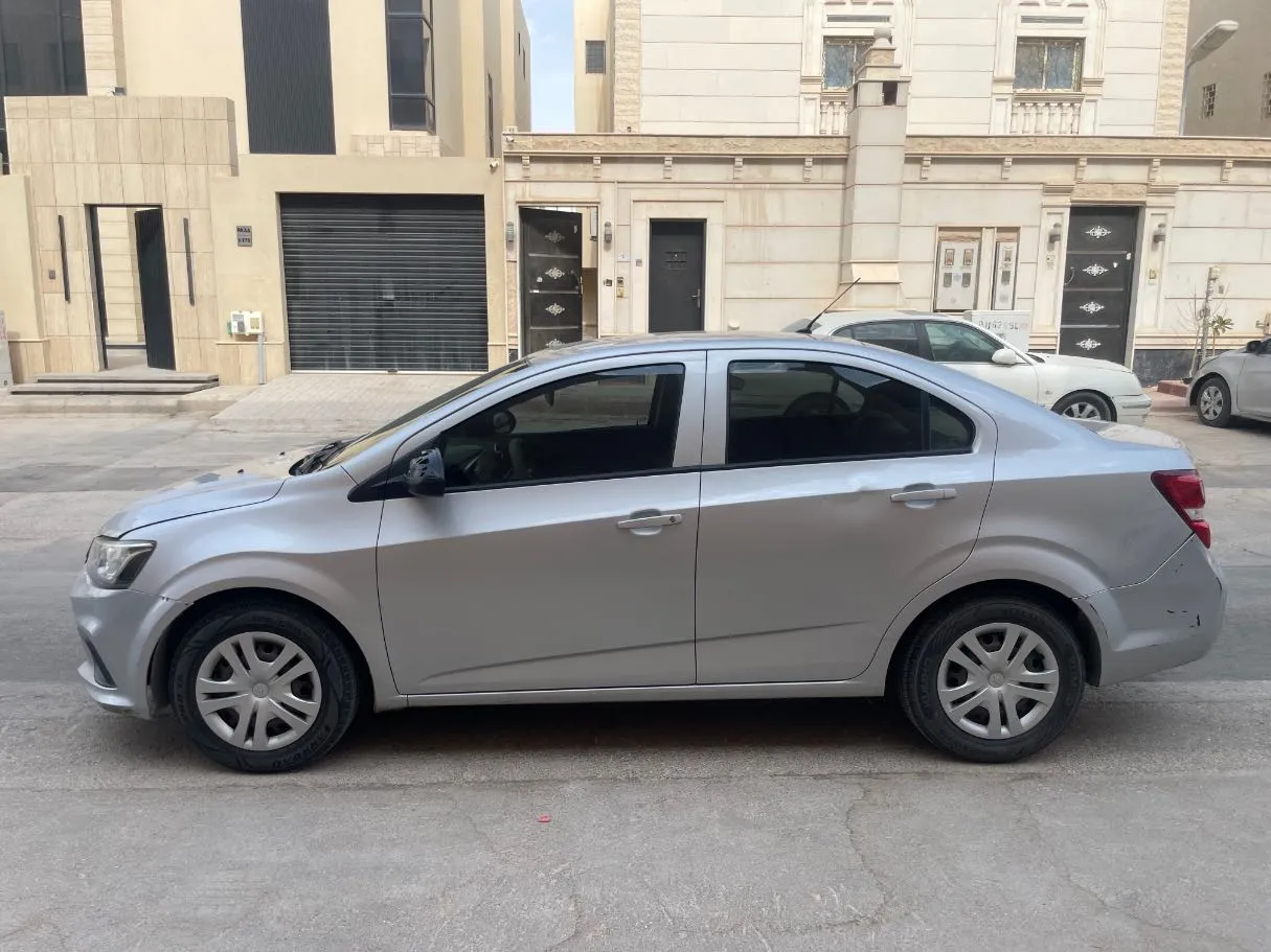 Car image 8