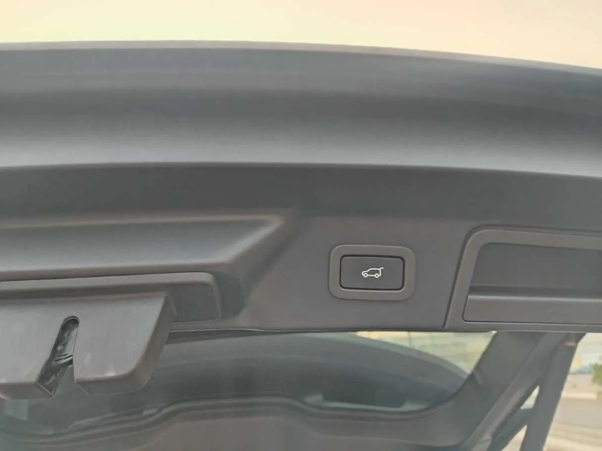 Car image 39