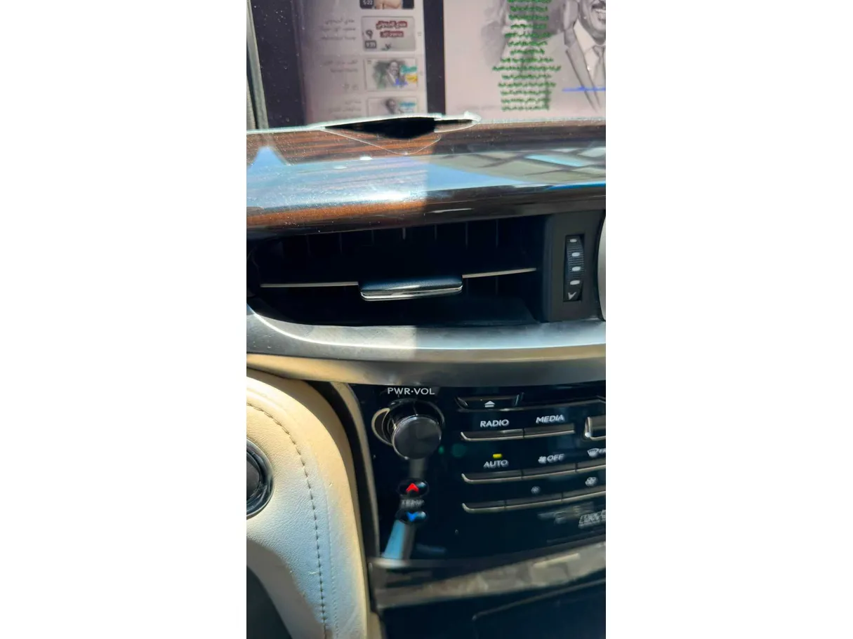Car image 27