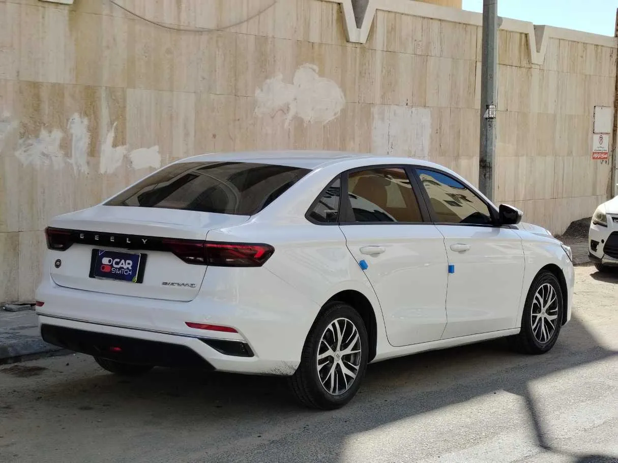 Car image 5
