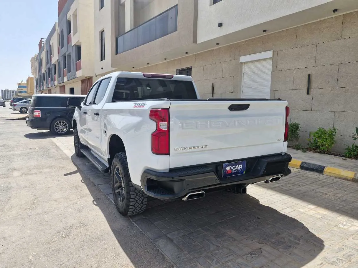 Car image 7