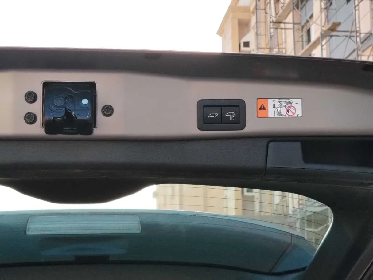 Car image 37