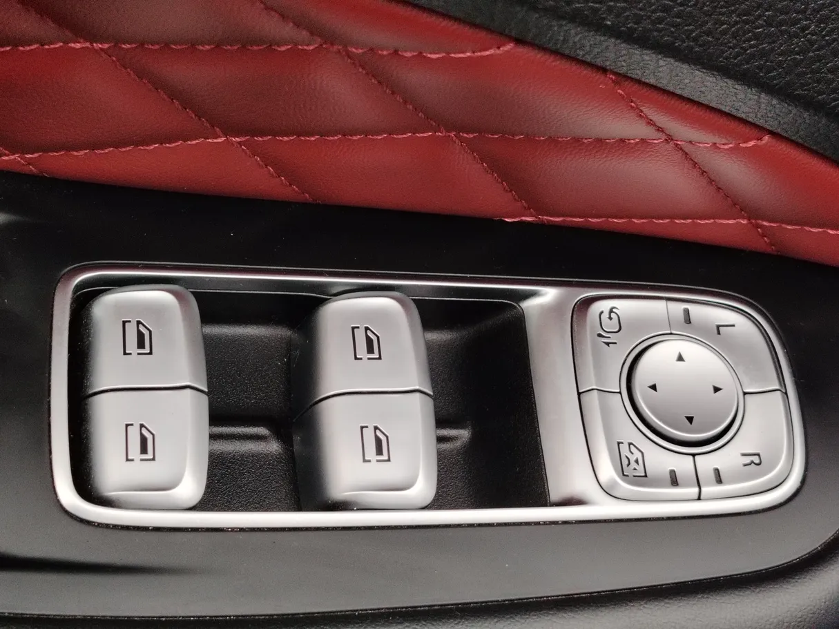 Car image 27