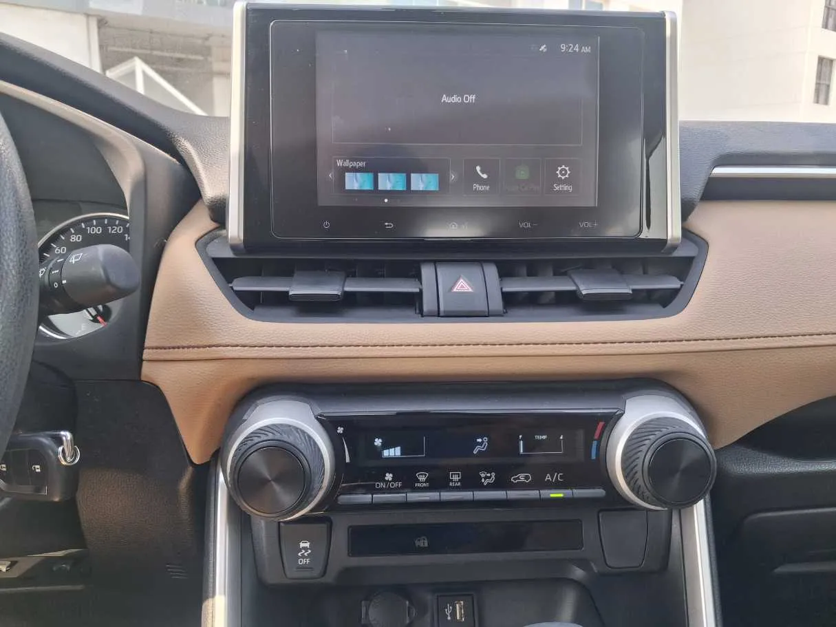 Car image 16