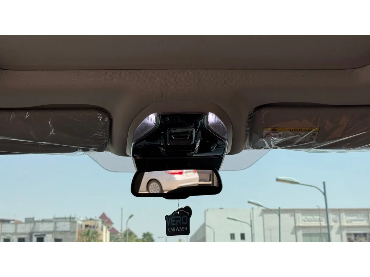 Car image 24