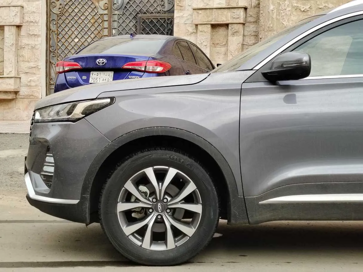 Car image 9