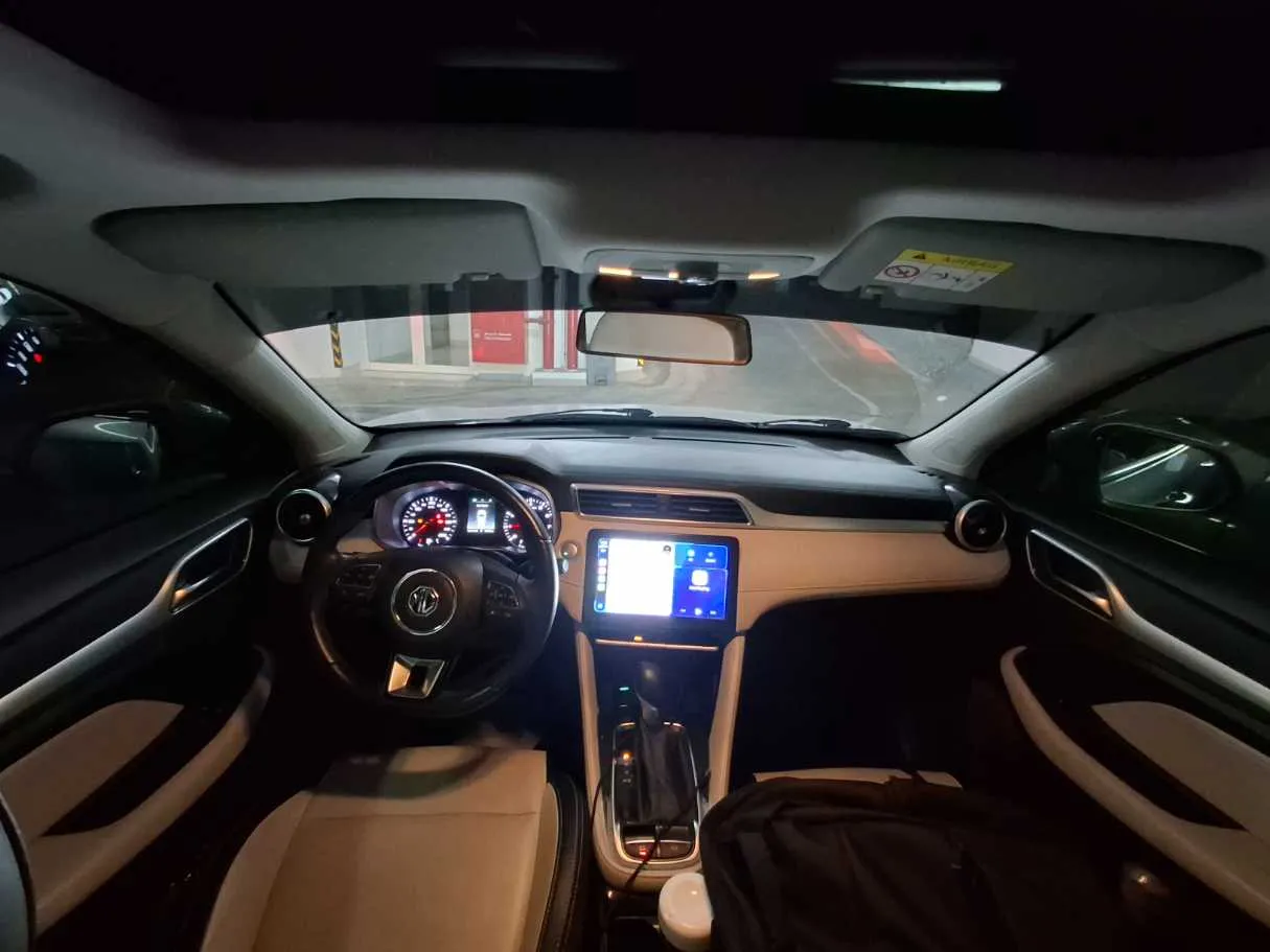 Car image 17