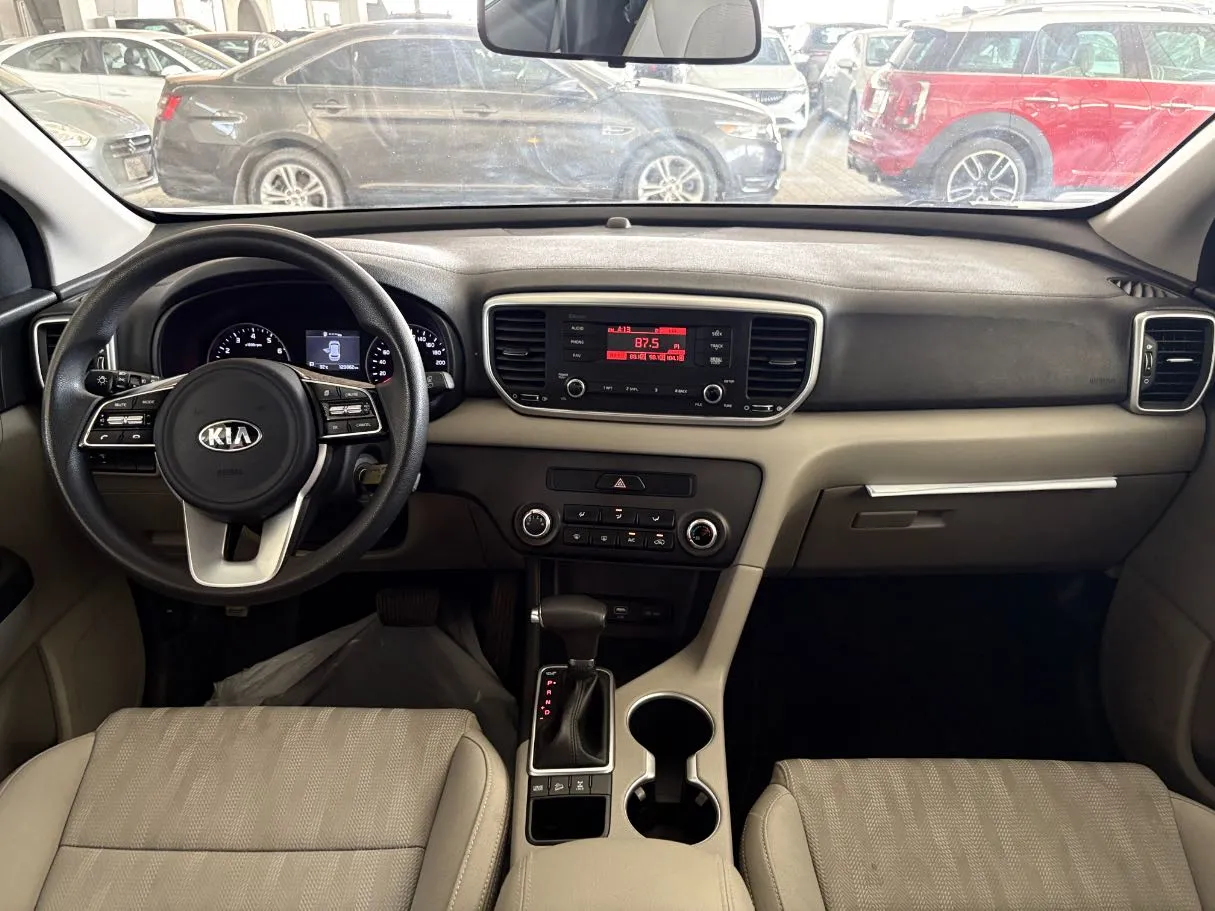 Car image 19