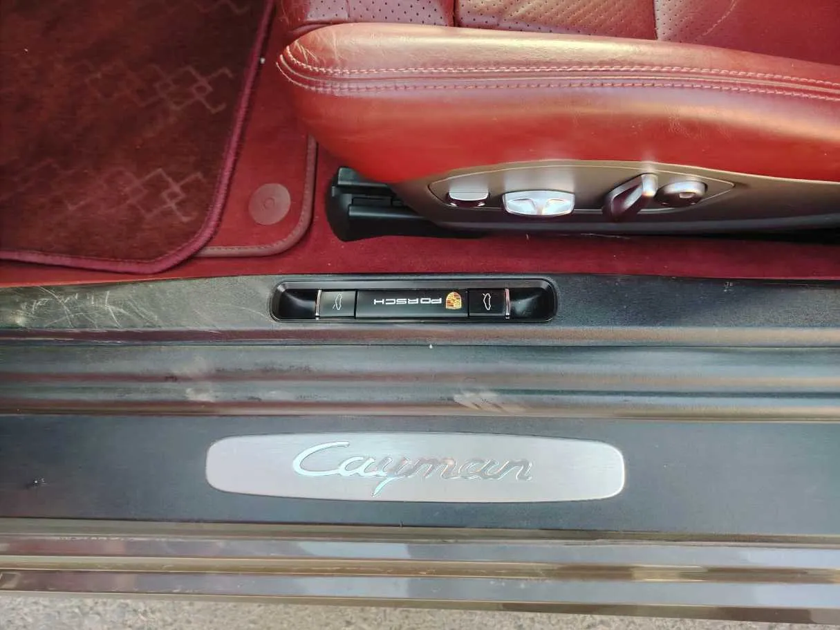 Car image 27
