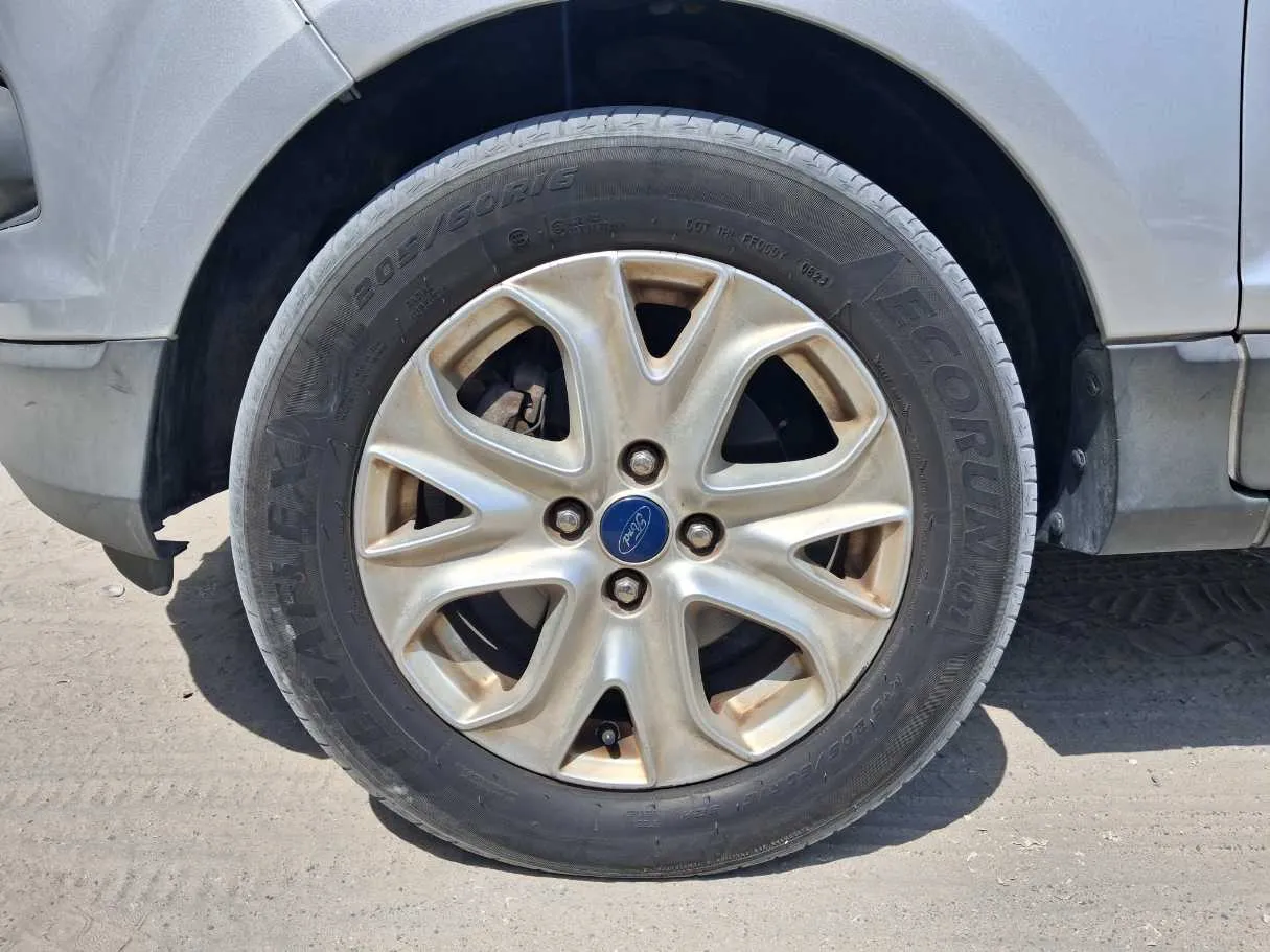 Car image 9
