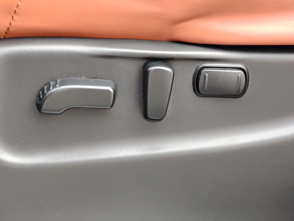 Car image 33