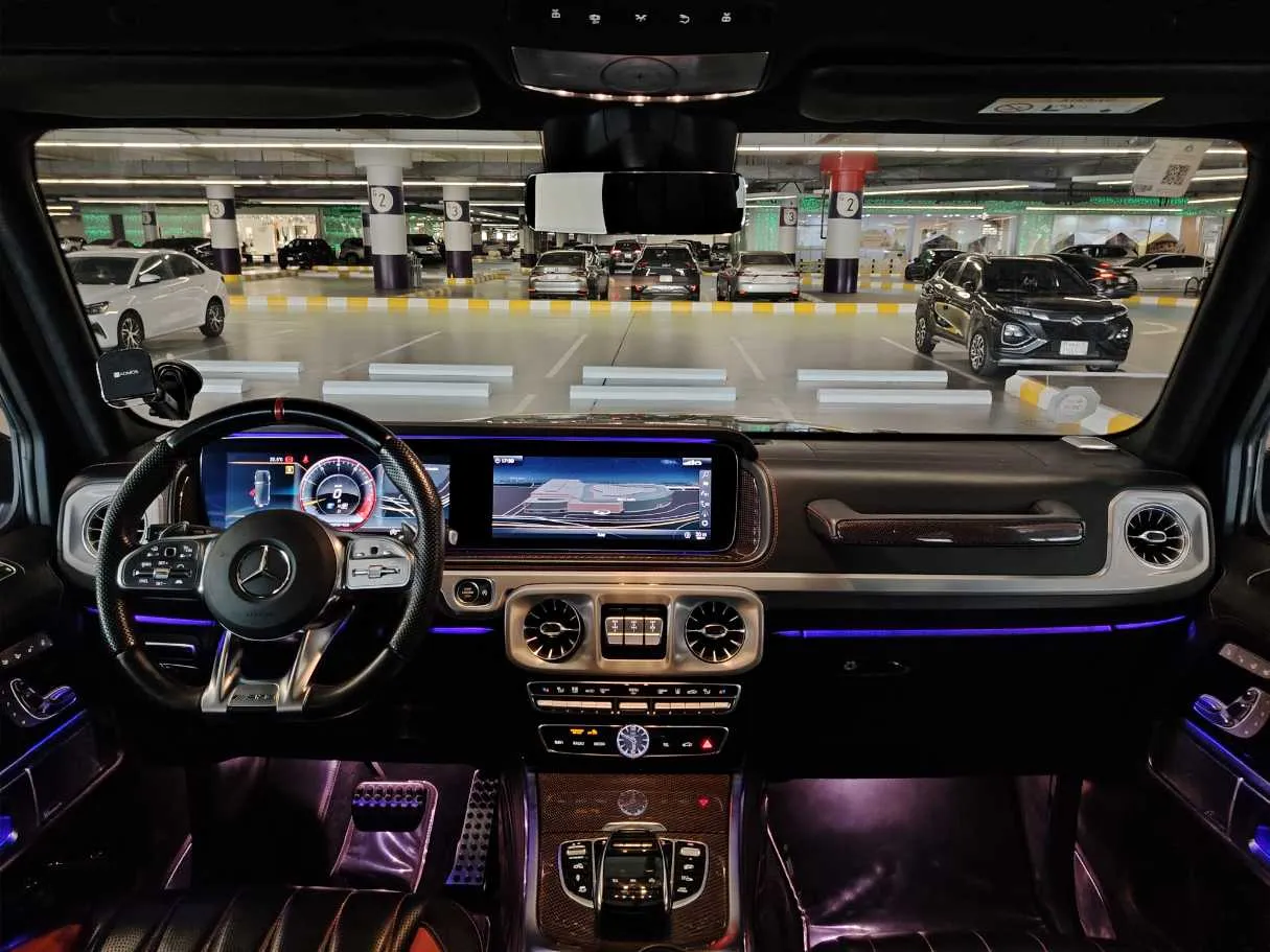 Car image 19