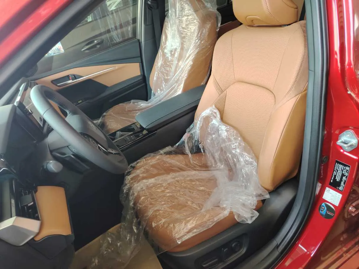 Car image 16