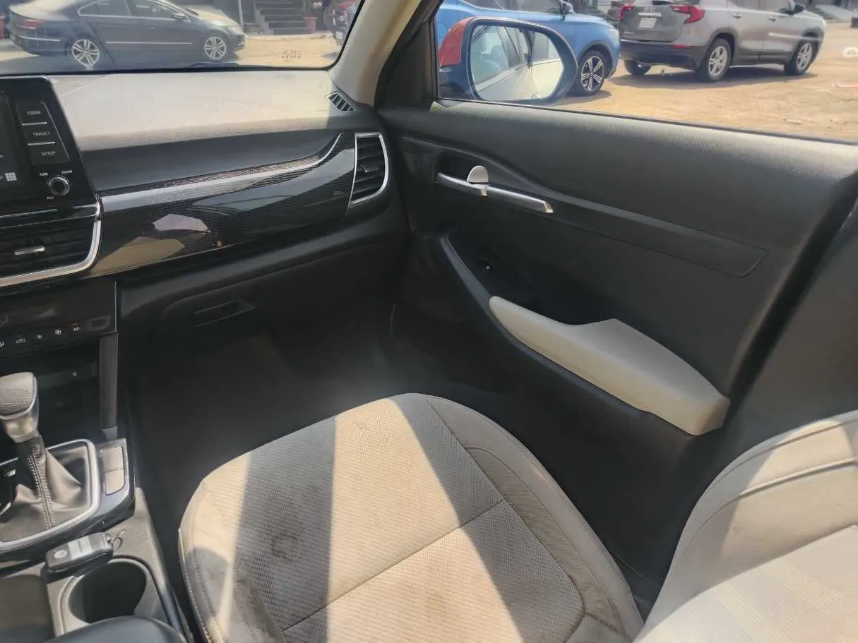 Car image 25