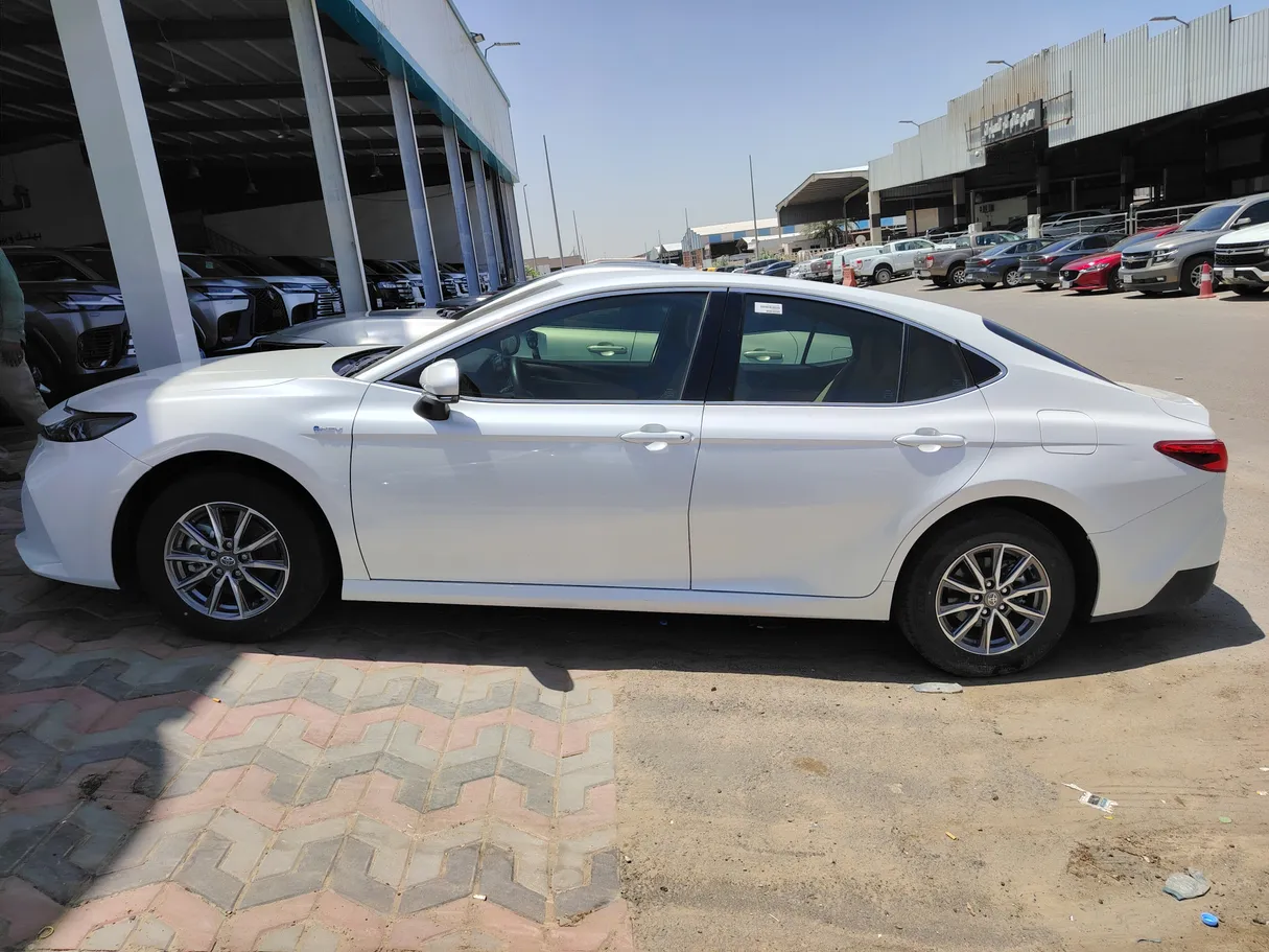 Car image 8