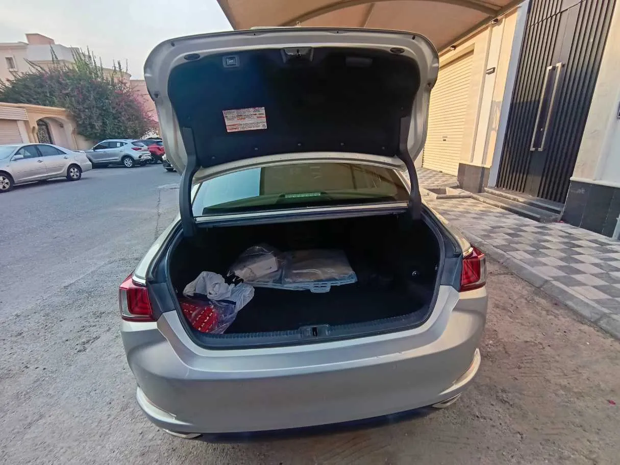 Car image 27