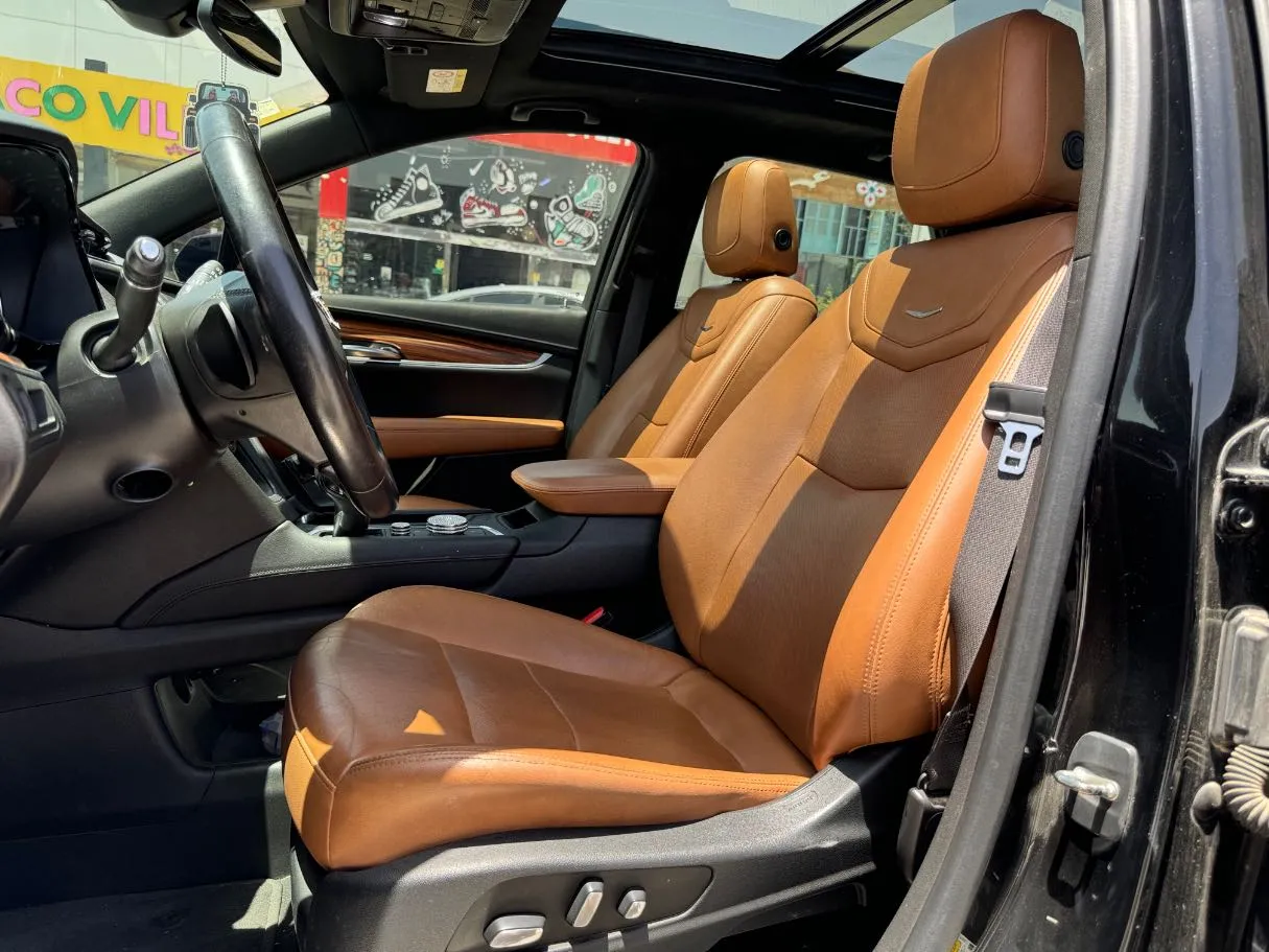 Car image 11