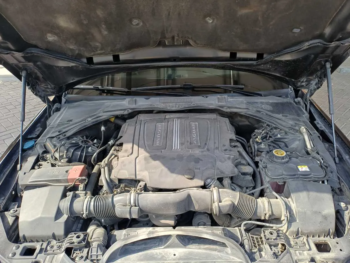 Car image 24