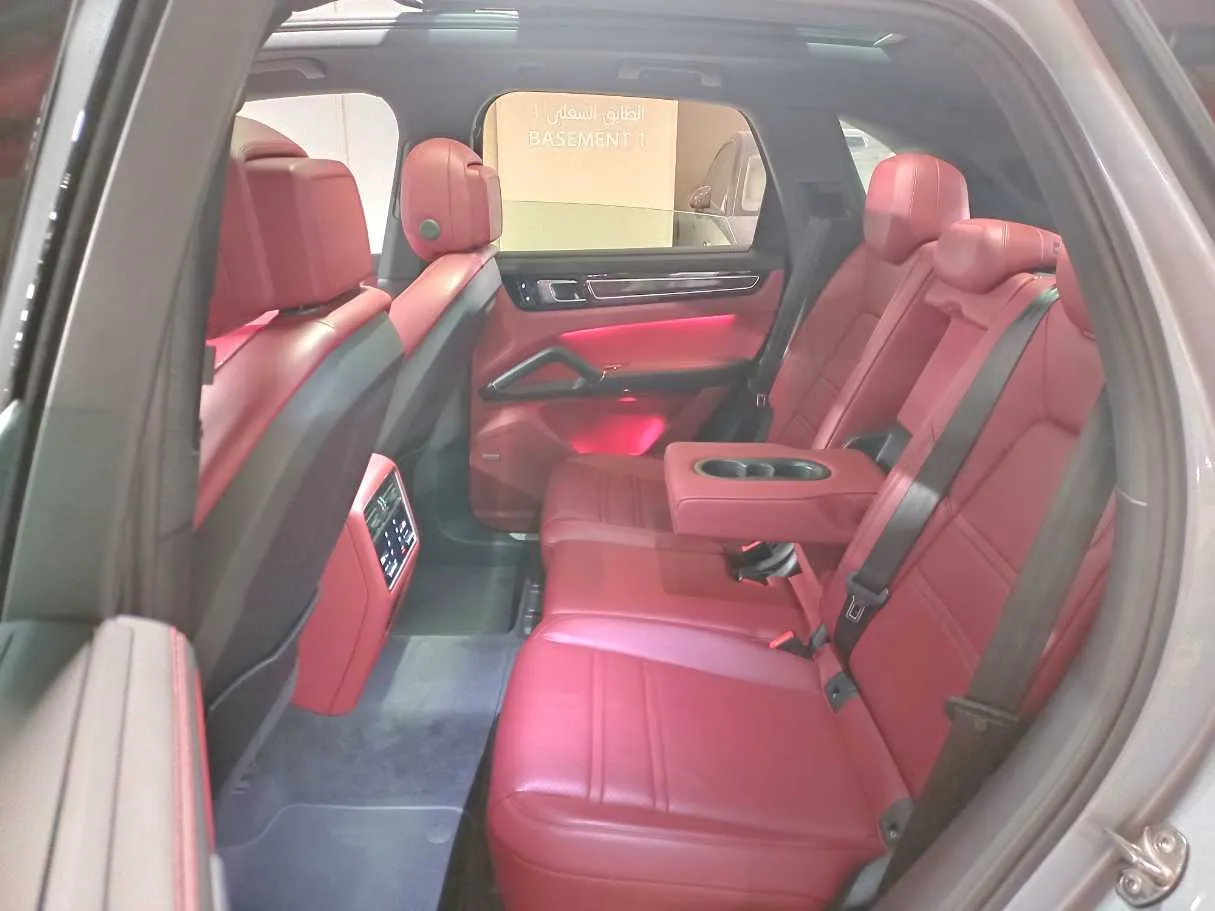 Car image 13