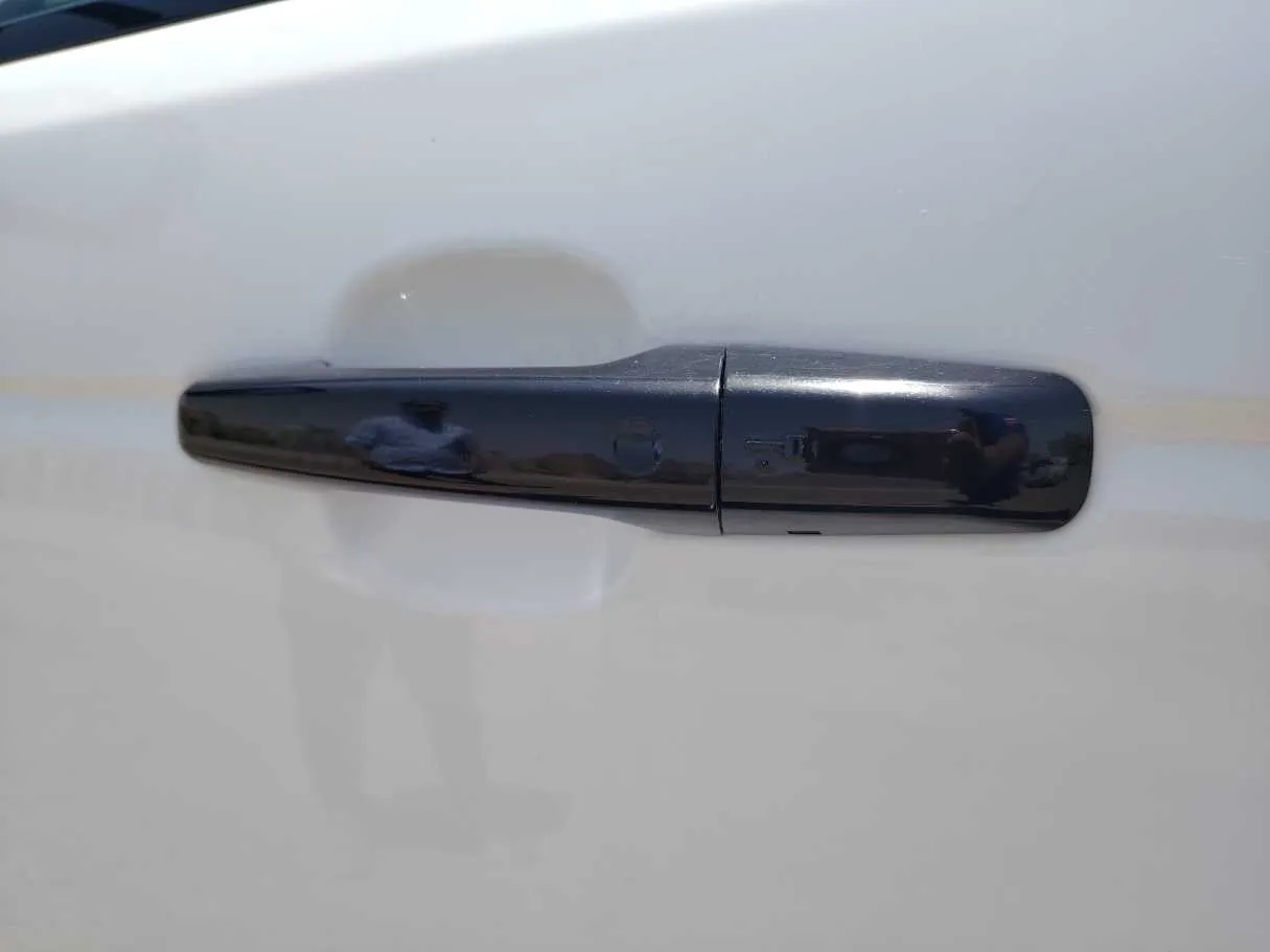 Car image 35