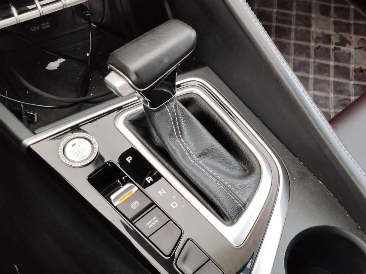 Car image 21