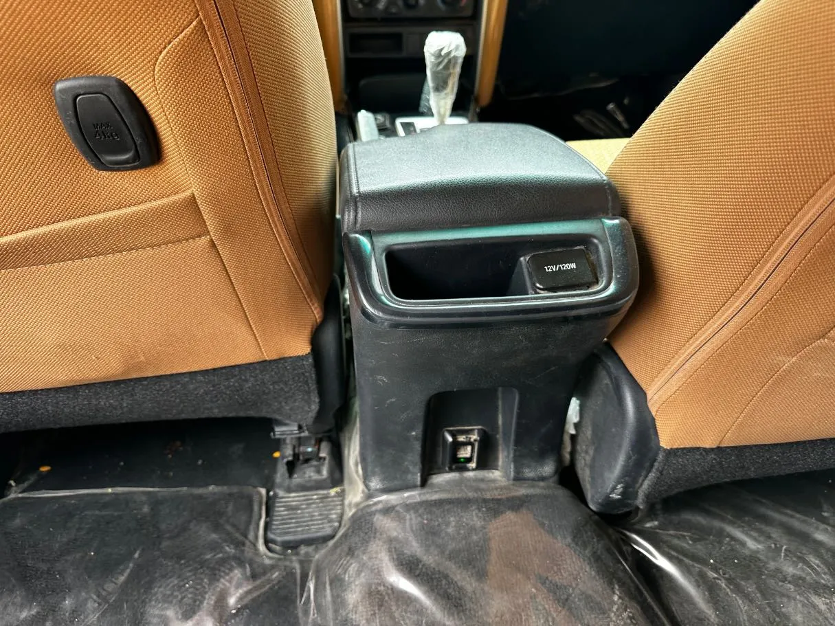 Car image 23