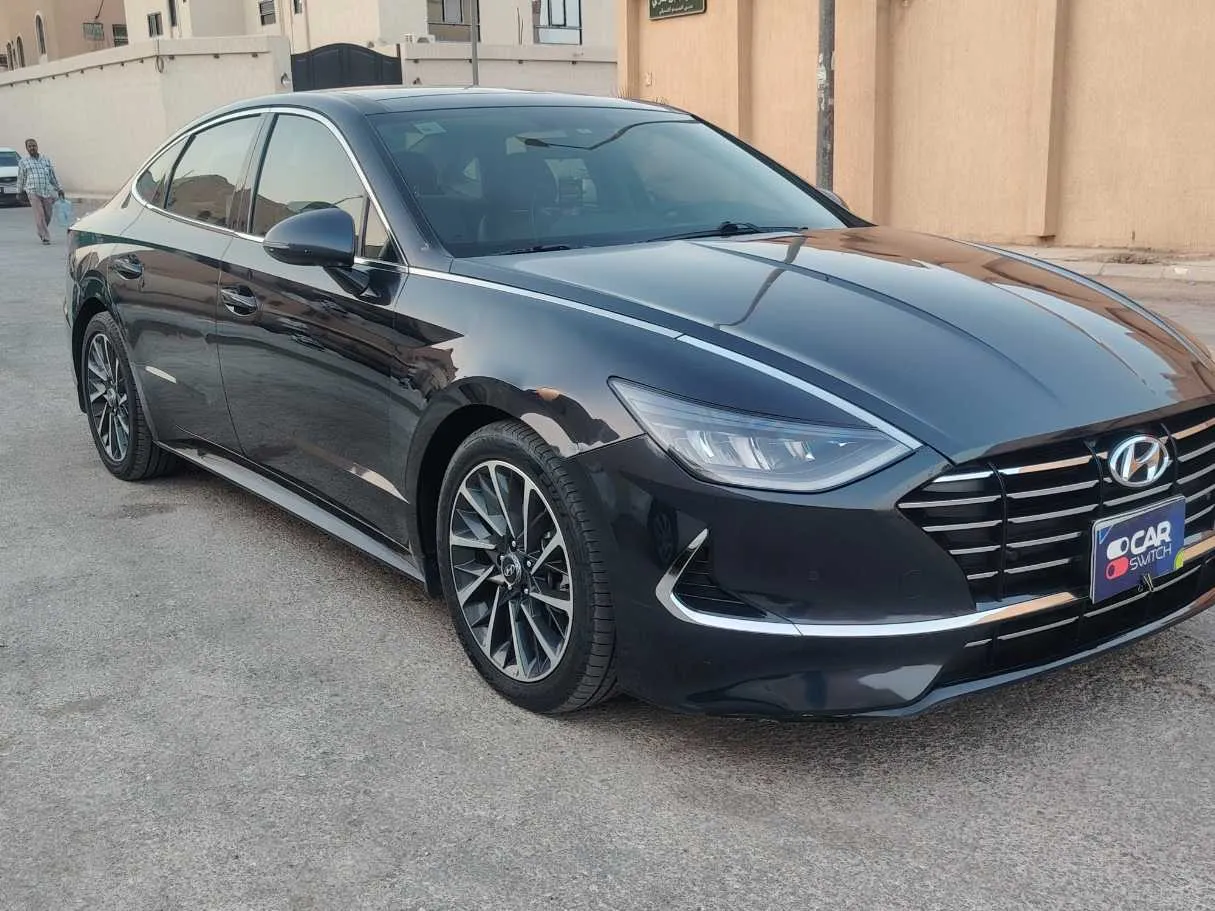 Car image 3