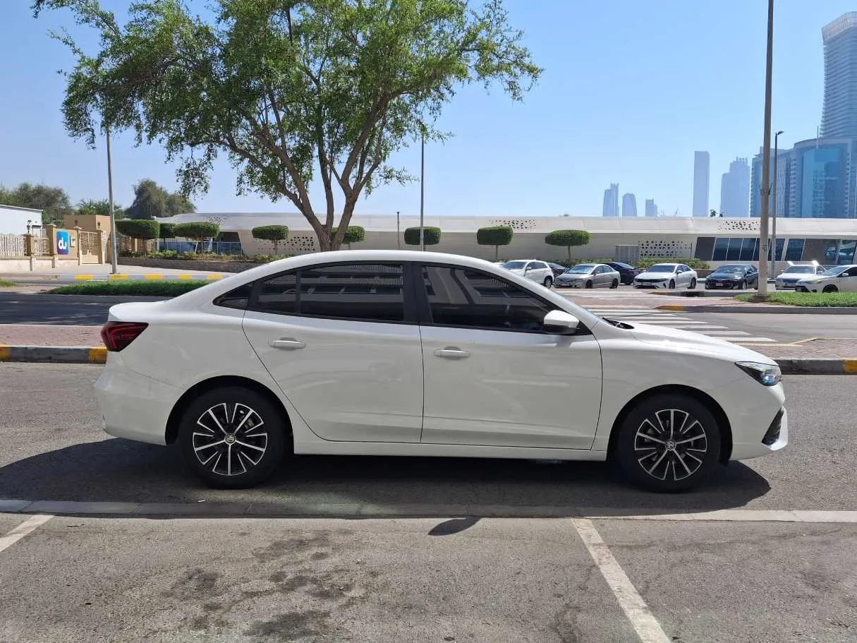 Car image 8