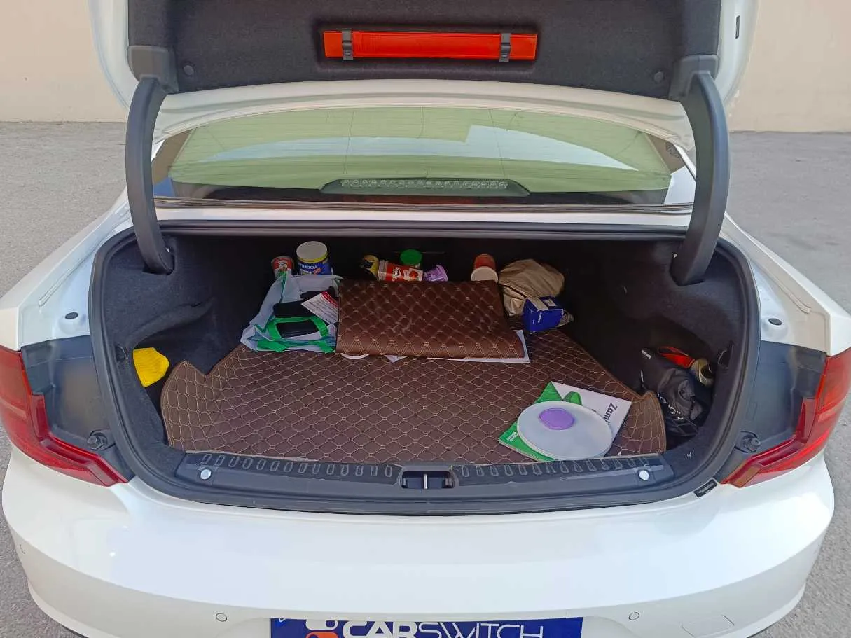 Car image 30