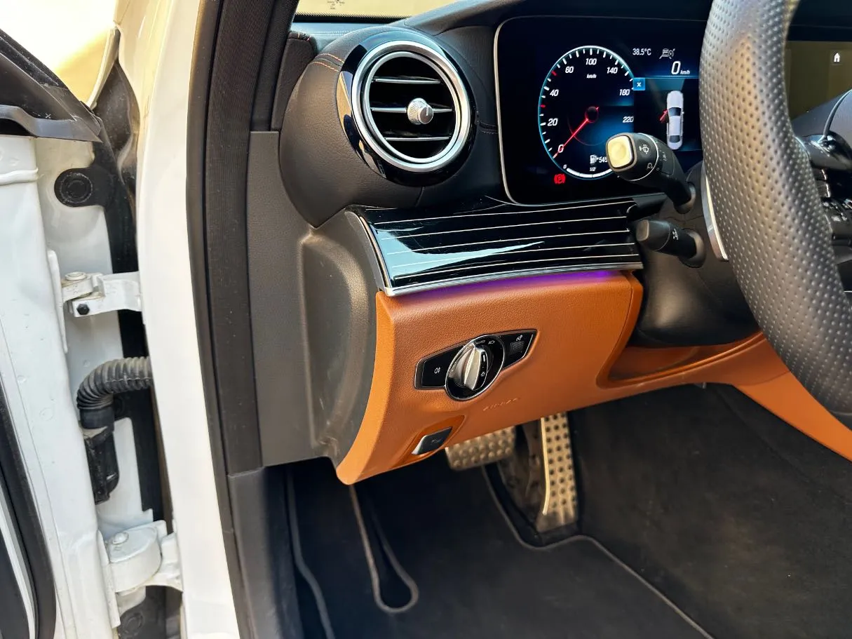 Car image 24
