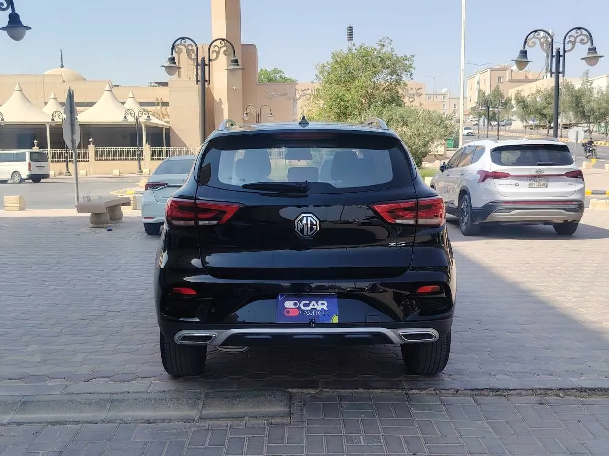 Car image 6