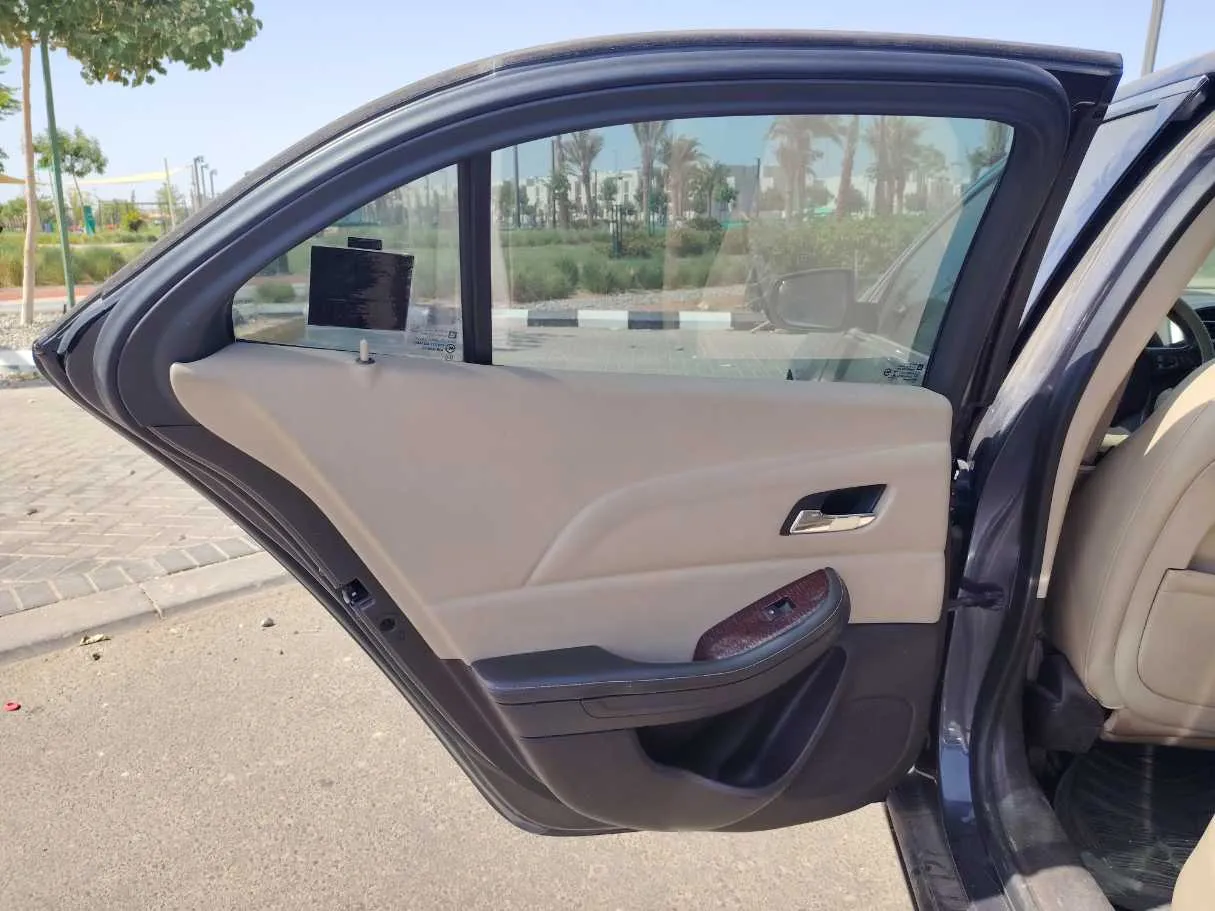 Car image 14