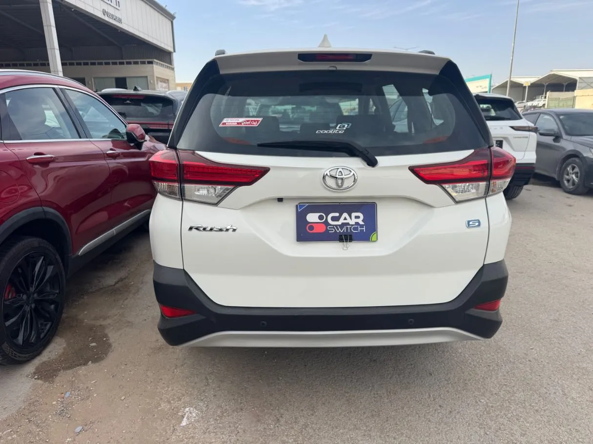 Car image 5