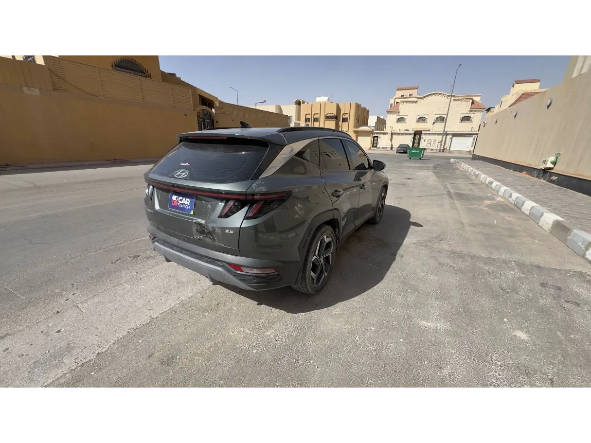 Car image 5