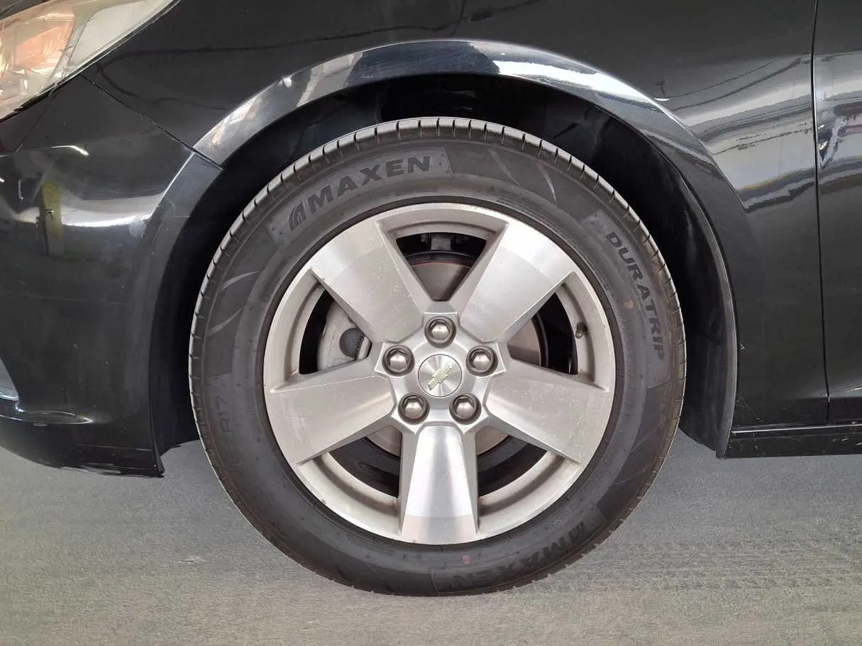 Car image 9