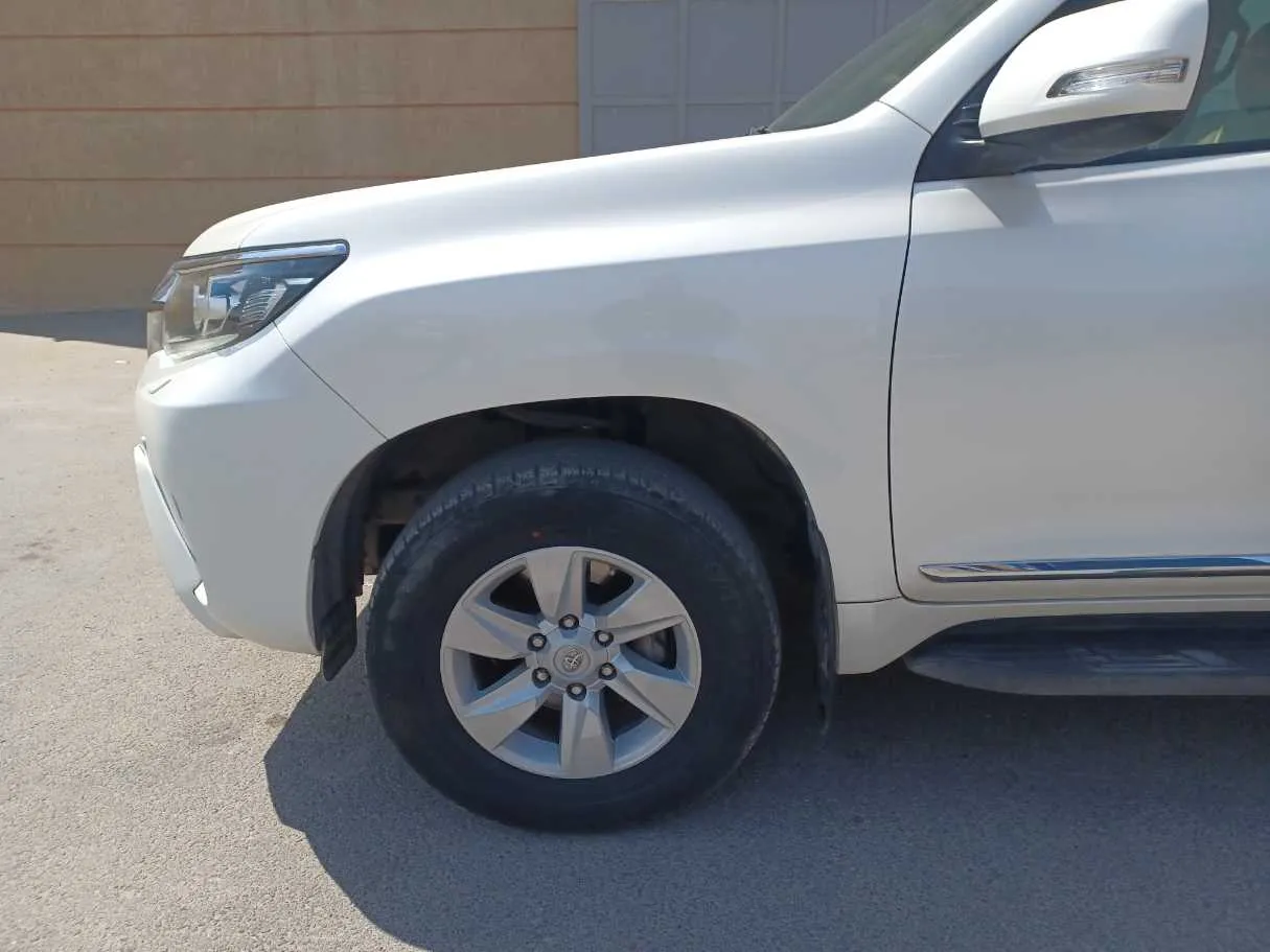 Car image 9